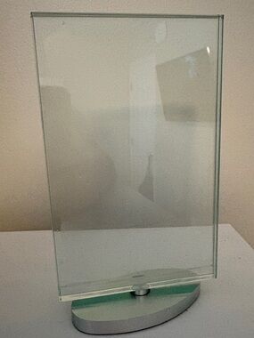 🖼️ Sleek Floating Glass Photo Frame 4x6 Rotating Base Modern Minimalist Decor